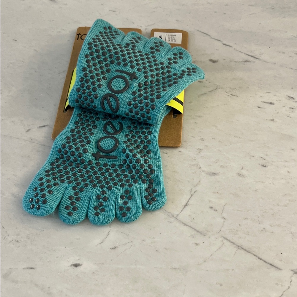 ToeSox Turquoise Low Rise Toe Socks - Picture 2 of 2